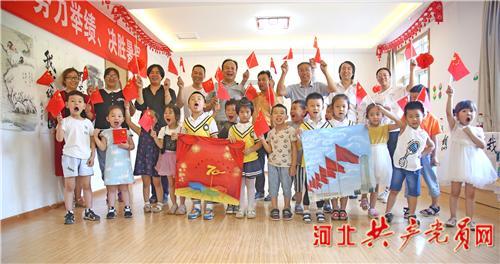 重庆女子去男友家玩,被4个姐姐围观,迟迟不敢进家门:瑟瑟发抖